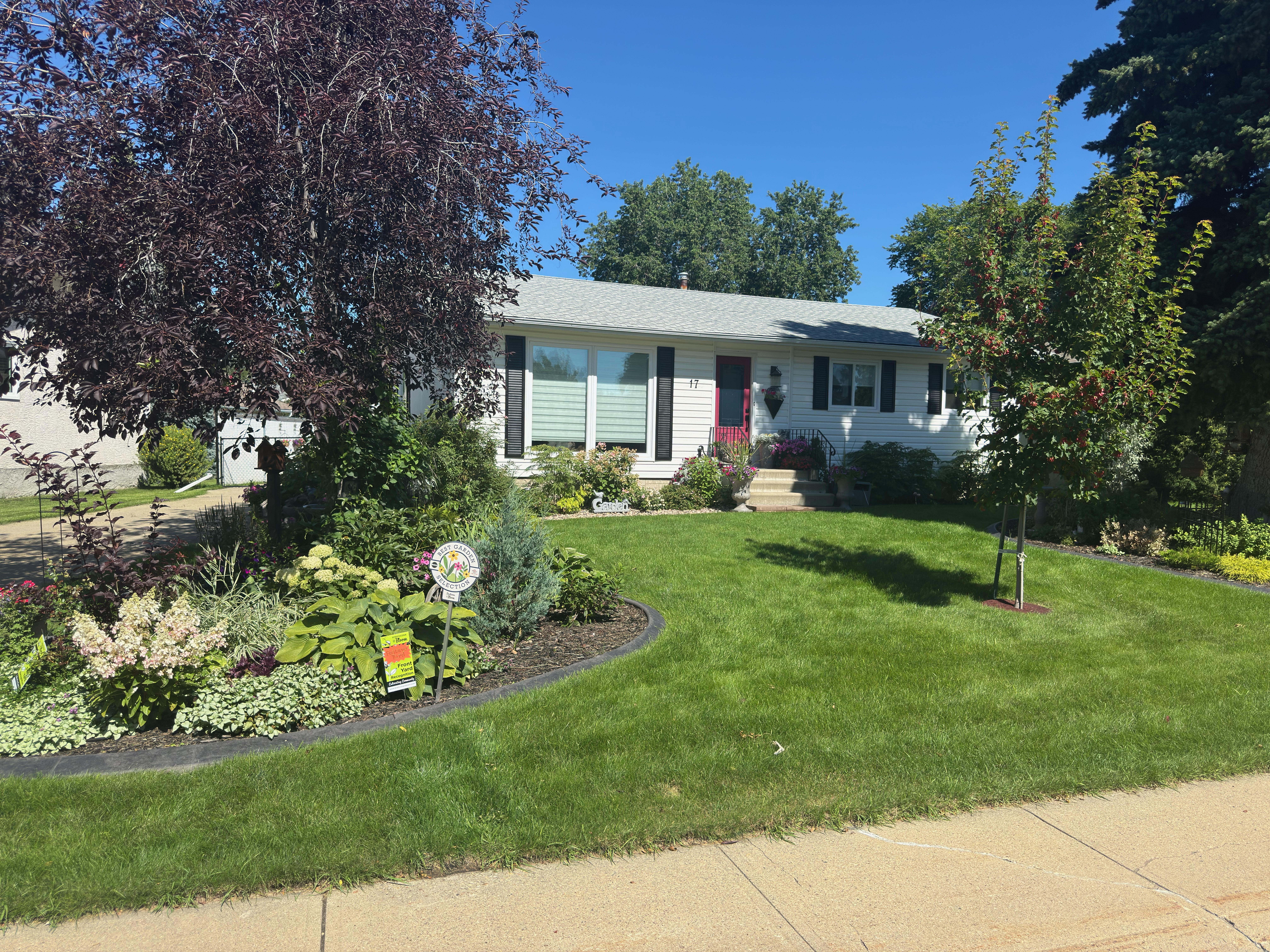 Brentwood Beauty: A Neighbourhood Showstopper